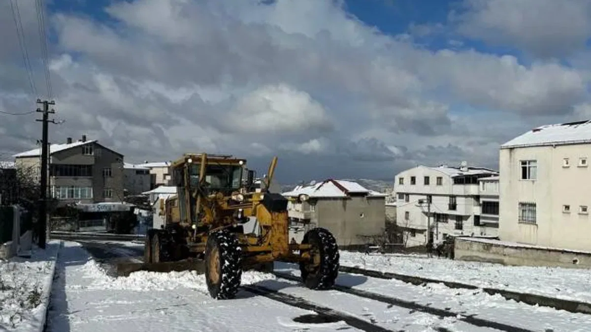 Kocaeli Çayırova’da ekipler kar teyakkuzunda