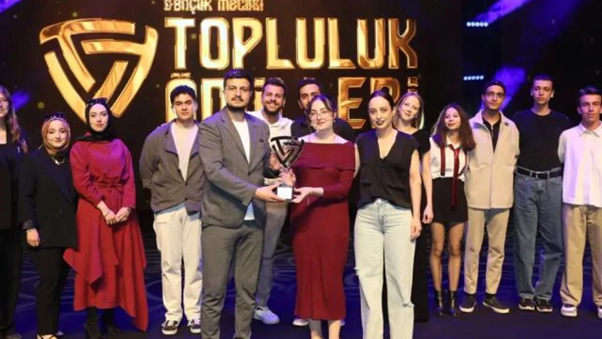 Konya Gençlik Meclisi ödüllendirdi