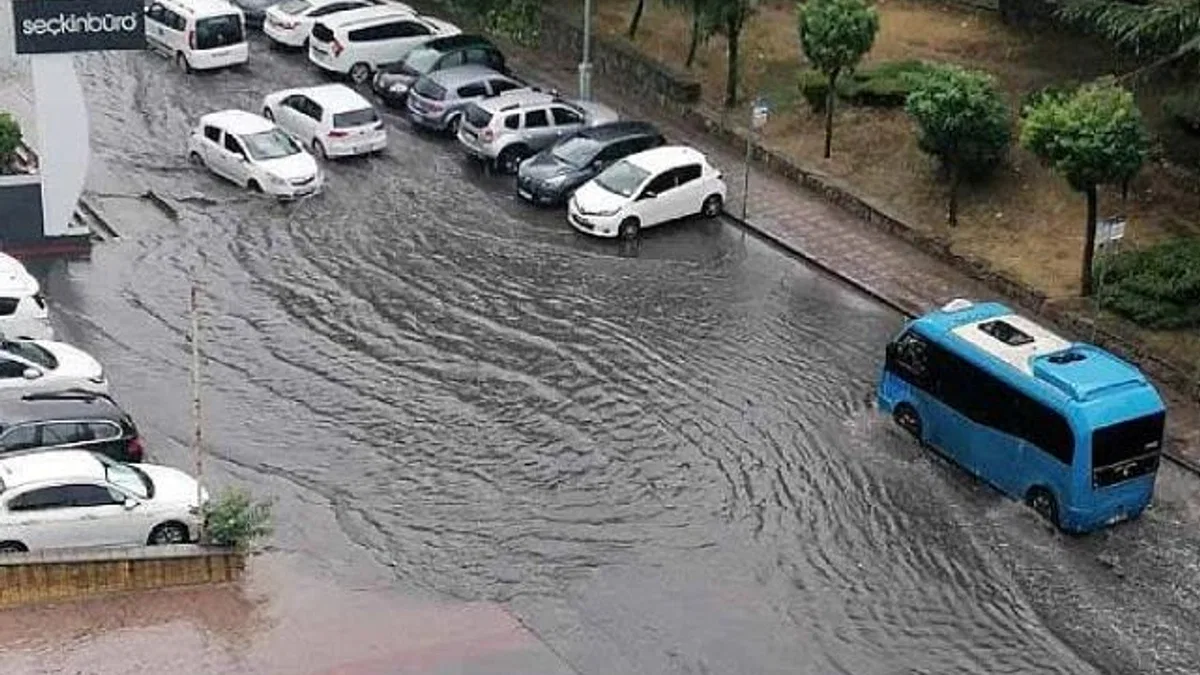 Büyükşehir’den Gebze İstanbul Caddesi’ndeki su taşkınlarına köklü çözüm
