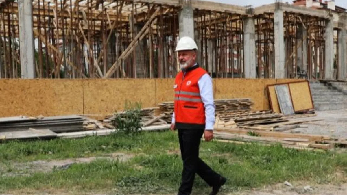 Başkan Çolakbayrakdar: “Kentsel dönüşümle sosyal dönüşümü birlikte gerçekleştiriyoruz”