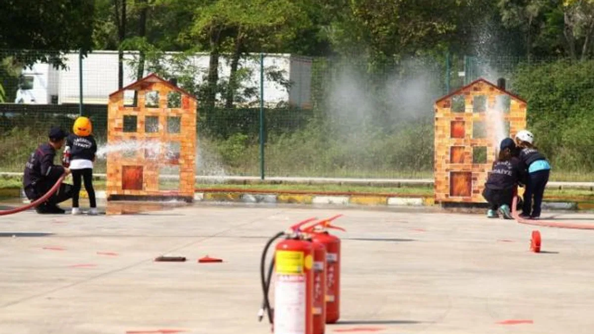 Sakaryalılar yangına müdahaleyi Büyükşehir itfaiyesinden öğreniyor