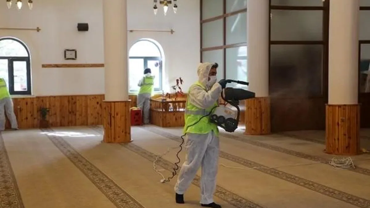 Kayseri Talas’ta ramazan öncesi camilerde temizlik mesaisi