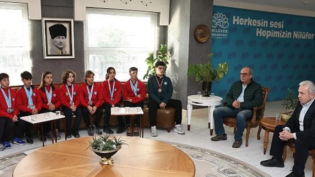 Başkan Şadi Özdemir başarılı sporcuları ağırladı