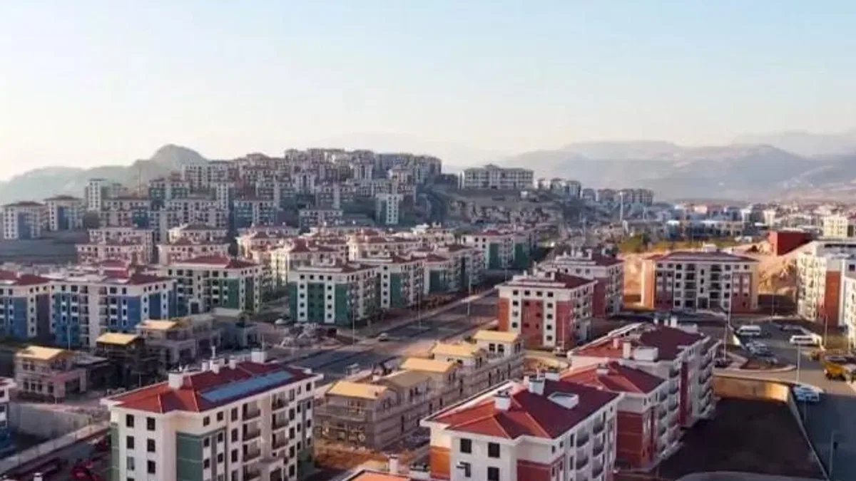 Asrın inşasında Türkiye’nin başarısı yarın Hatay’da… 455 bin konut tamamlandı, son teslimler yarın!