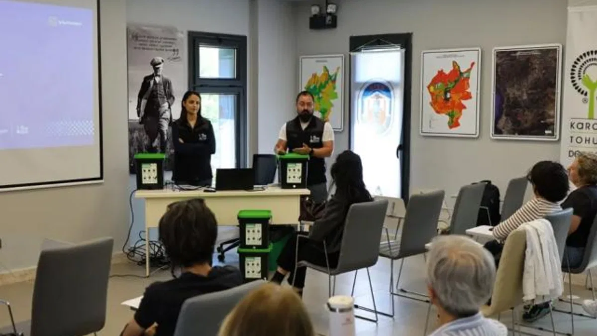 İzmir’de Efes Tarlası Yaşam Köyü’nde bokaşi kompost eğitimi