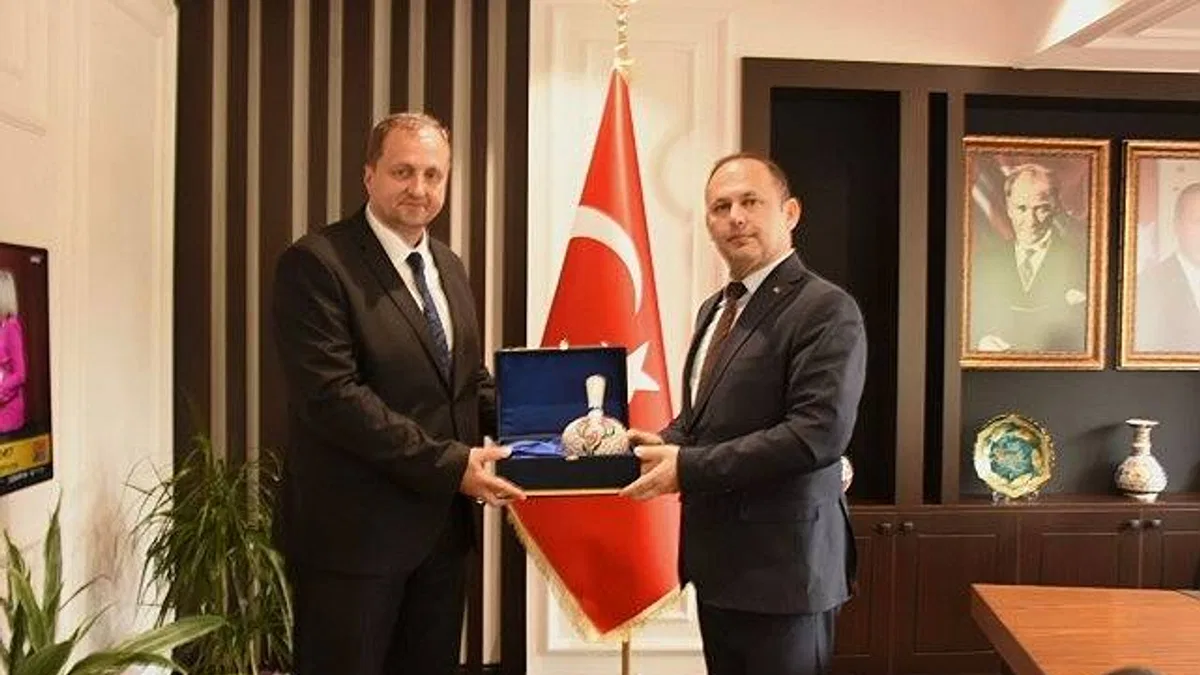 İznik Belediye Başkanı Kağan Mehmet Usta il genelindeki resmi kurumlara ziyaret gerçekleştirdi.
