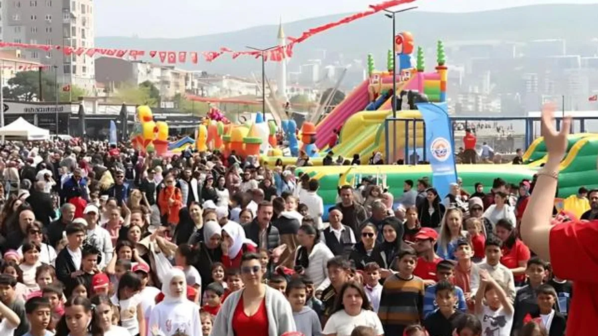 Bursa Gemlik’te çocuklar 23 Nisan’ı neşeyle kutladı