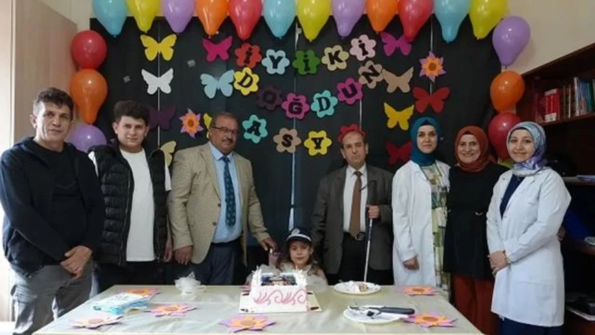Kayseri Büyükşehir zabıtasından minik Asya’ya unutulmaz doğum günü