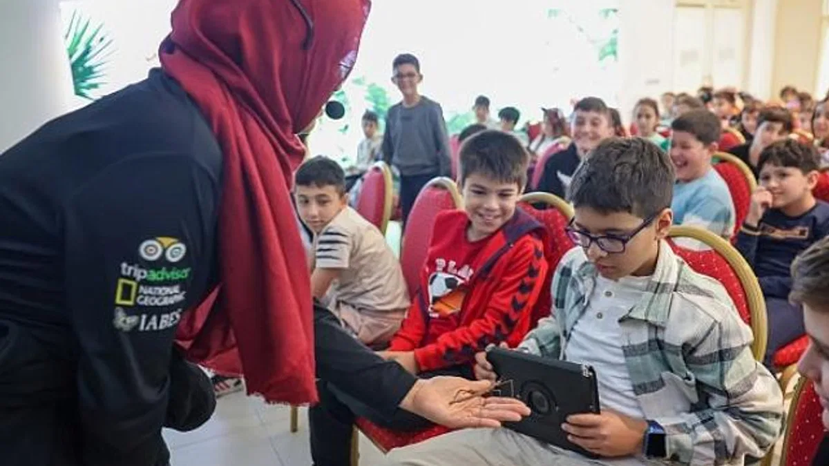 Öğrenciler, Avustralya Çöllerinin Sakallı Ejderiyle Konya Tropikal Kelebek Bahçesi’nde Tanışıyor
