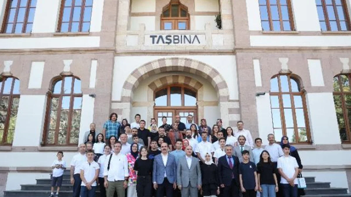 Vali Özkan ve Başkan Altay başarılı öğrencilerle buluştu