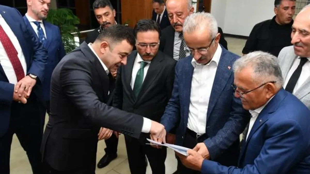 Kayseri OSB Başkanı Yalçın, Bakan Uraloğlu’na sanayicinin taleplerini içeren dosya sundu