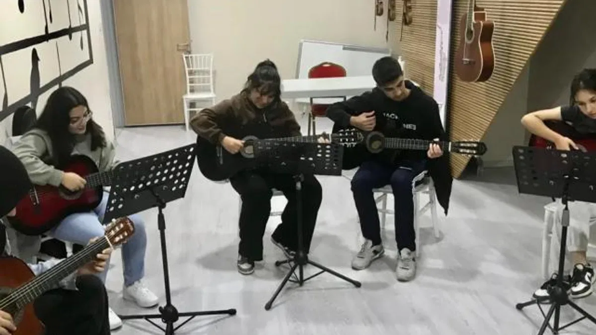 Dilovası’nda müzik kursları ilgi odağı oldu