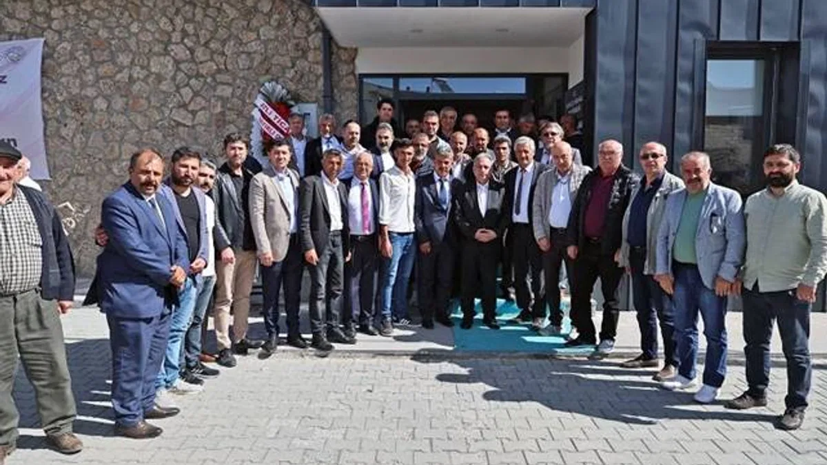 Başkan Yalçın’ın ilk kırsal ziyareti Yamaçlı’ya