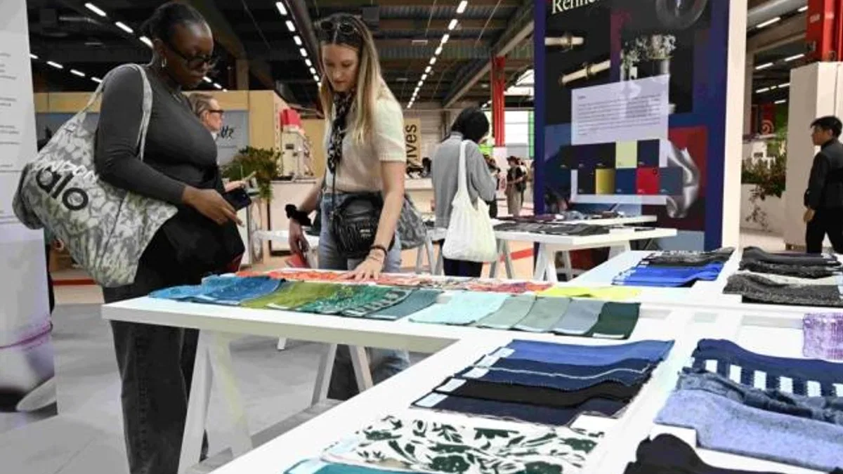 Bursa kumaşları Paris’te genç tasarımcılarla küresel vitrinlerde parladı