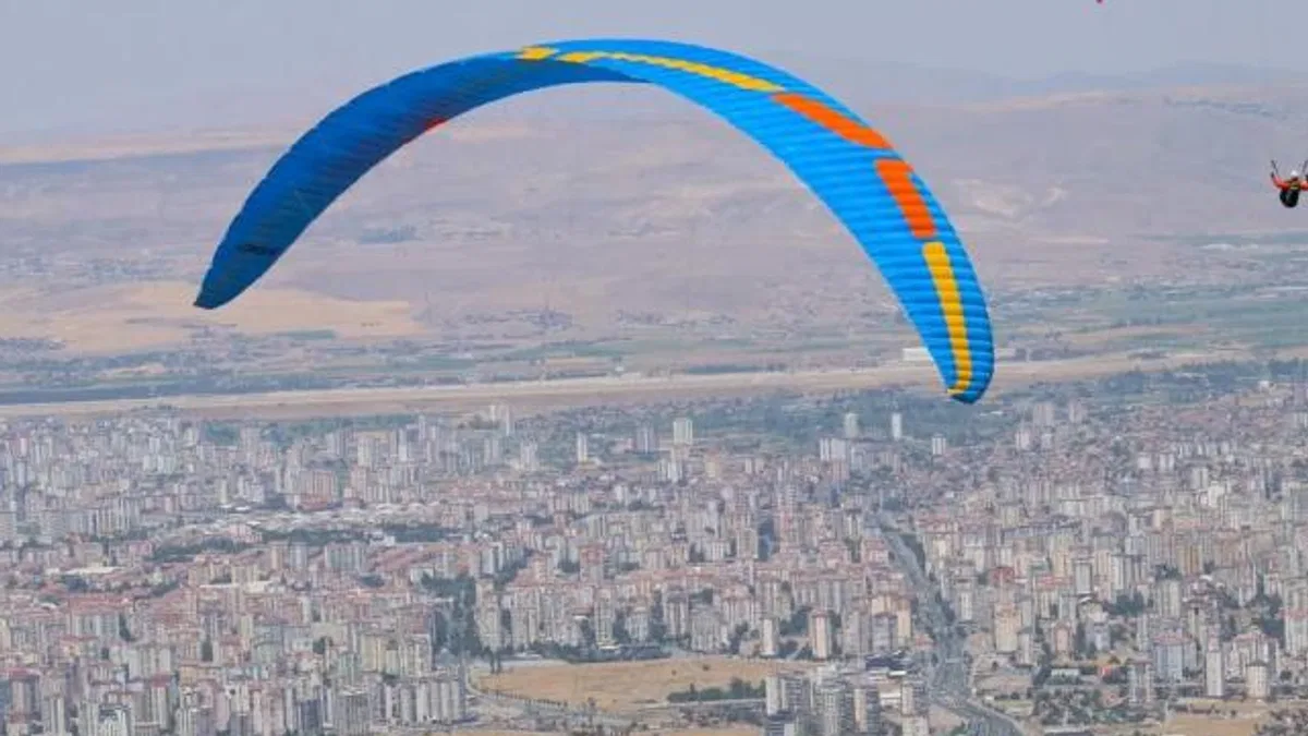 Kayseri’de yamaç paraşütçüleri kıyasıya yarıştı