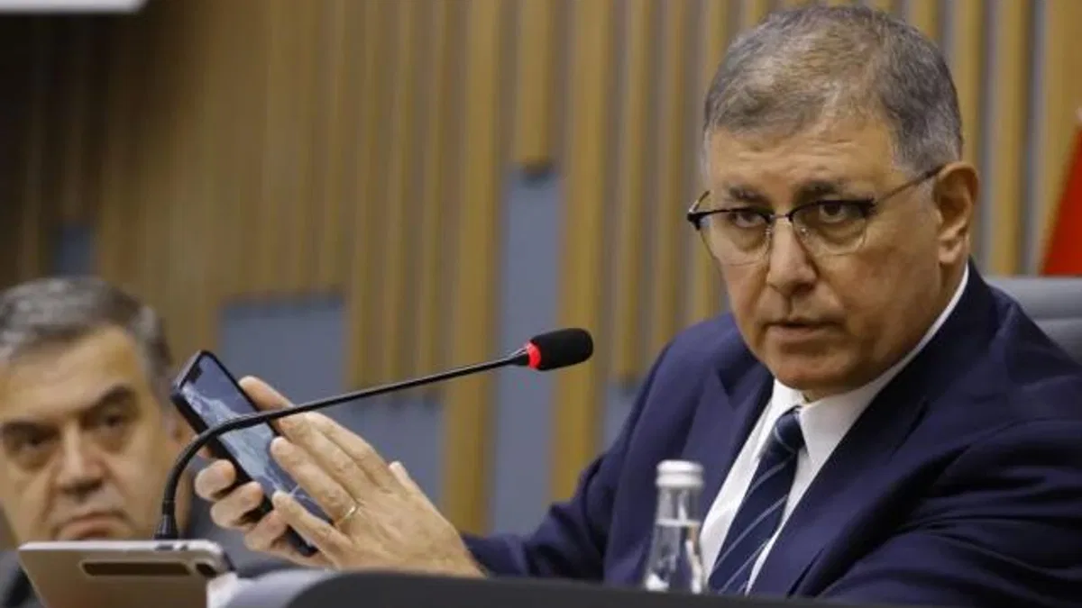 Başkan Tugay: Yetkiyi merkeze toplamak tarihi hata!