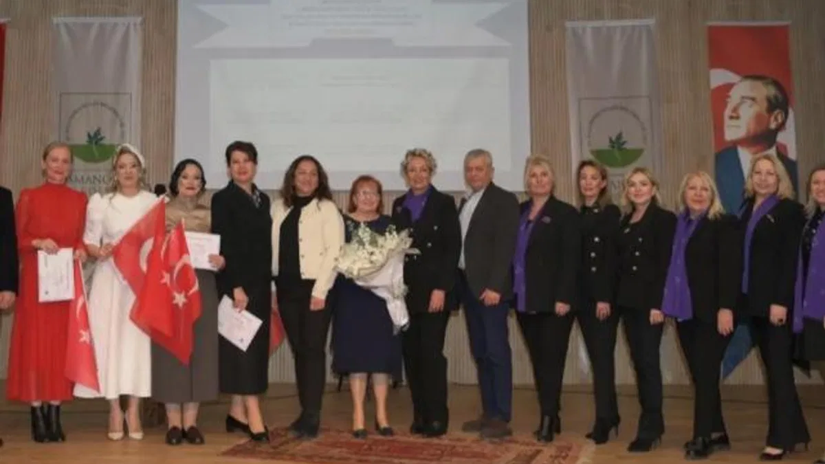 Kahraman hekimlerin hayatını meslektaşları Bursa Osmangazi’de oyunla anlattı