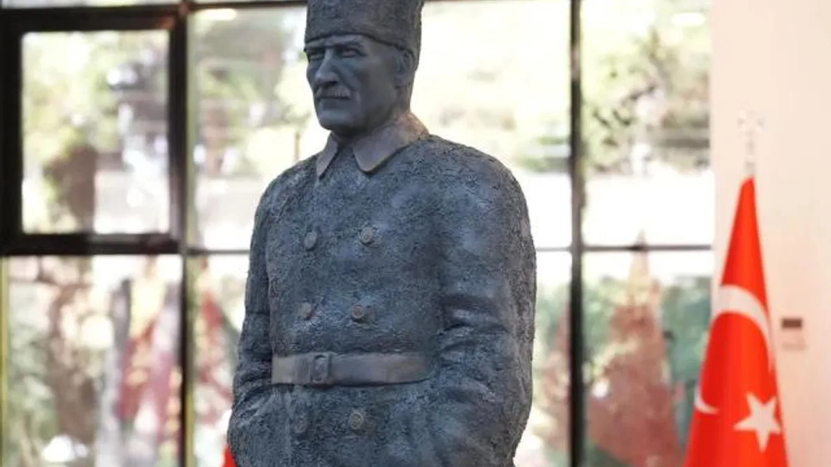 Manisa’da ‘Atatürk Heykelleri Sergisi’ açıldı