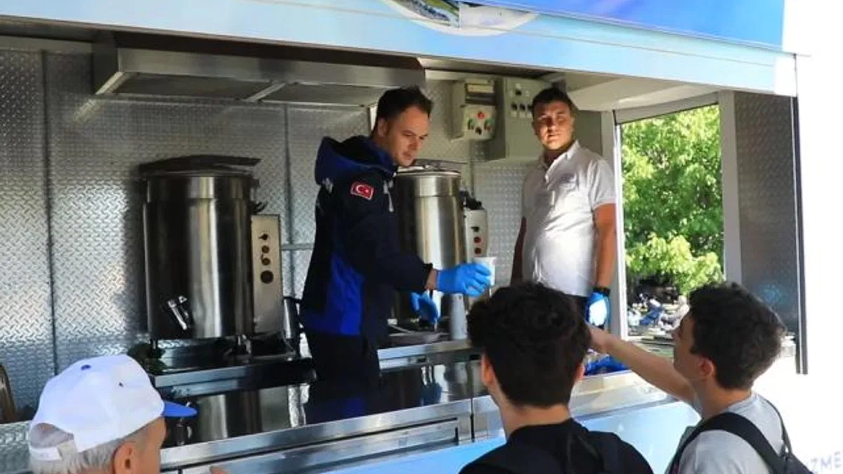 Muğla Büyükşehir sıcak bir çorba ile öğrencilerin yanında