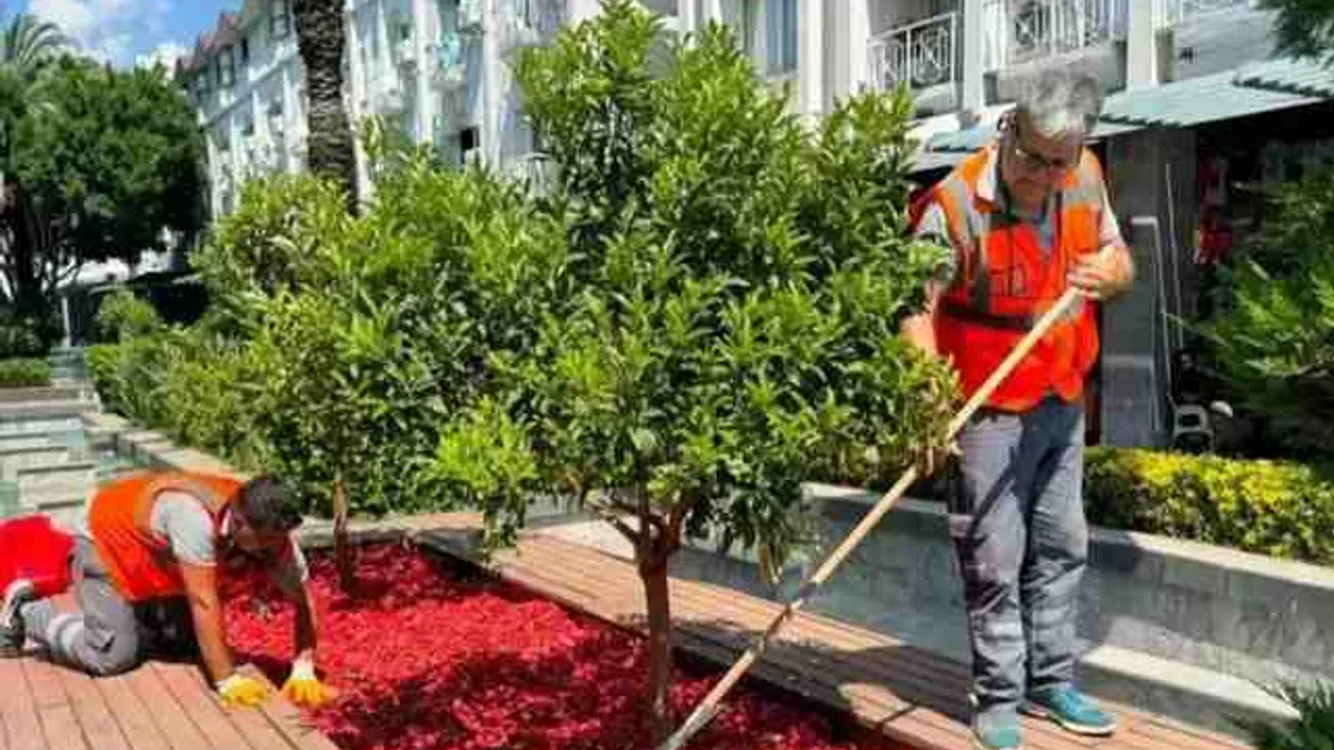 Antalya Büyükşehir’den Kemer Liman’a bakım onarım