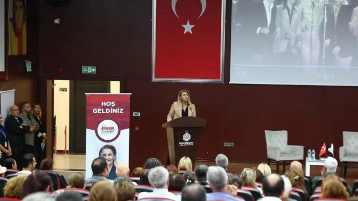Usta oyuncu Tarık Akan Bakırköy’de anıldı