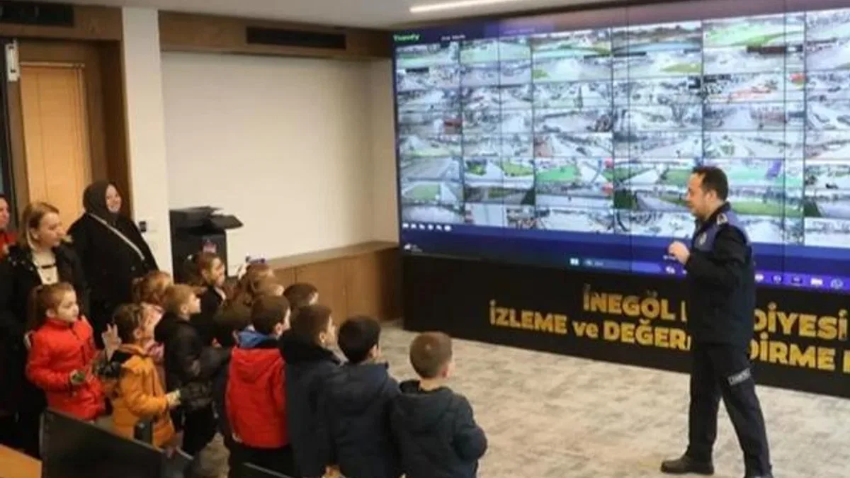 Anaokulu öğrencilerinden İnegöl Belediyesi’ne ‘izleme’ ziyareti