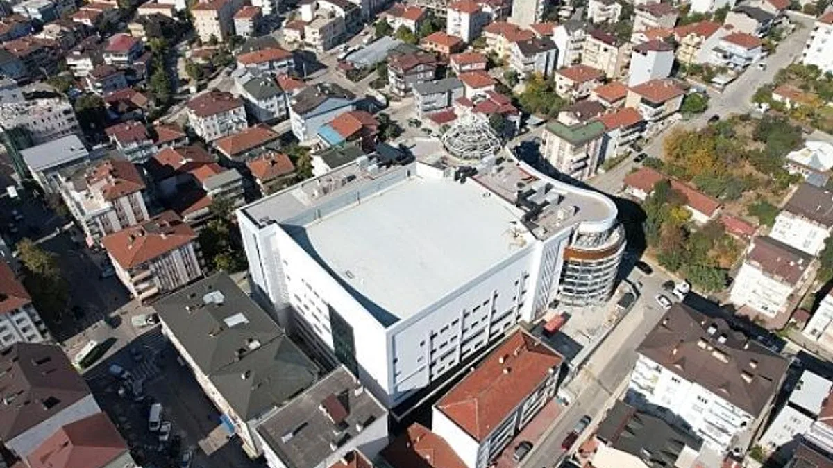 Derince’nin yeni belediye binası şekilleniyor