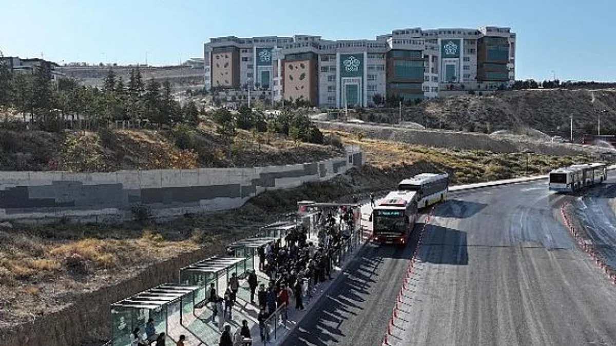 NEÜ Köyceğiz Yerleşkesi’nde Turnike Sistemine Geçilerek Bekleme Süreleri ve Yakıt Tüketimi Azaltıldı