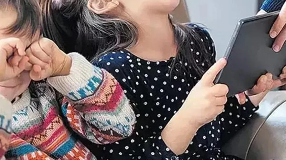 15 yaş altına sosyal medya düzenlemesi geliyor… Doğum ve babalık izinleri artıyor!
