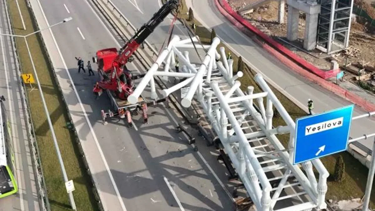 Kocaeli’de Solaklar Kavşağı’nda 120 tonluk dev montaj