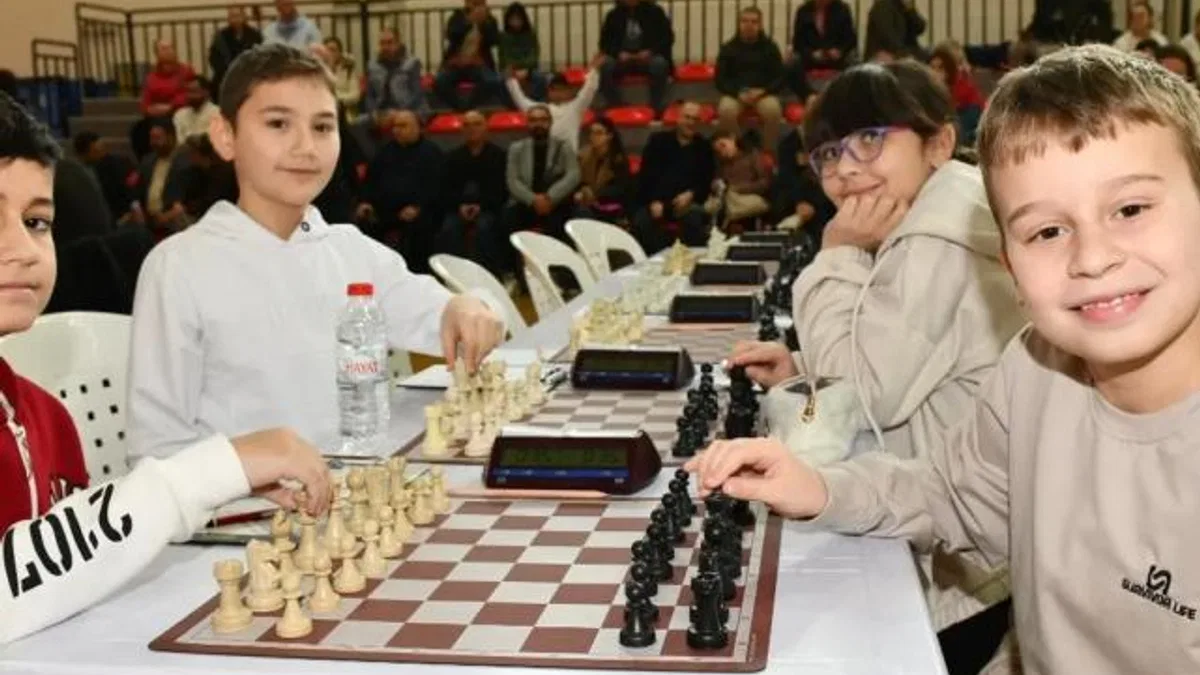 İzmir Çiğli’de satranç heyecanı yaşandı
