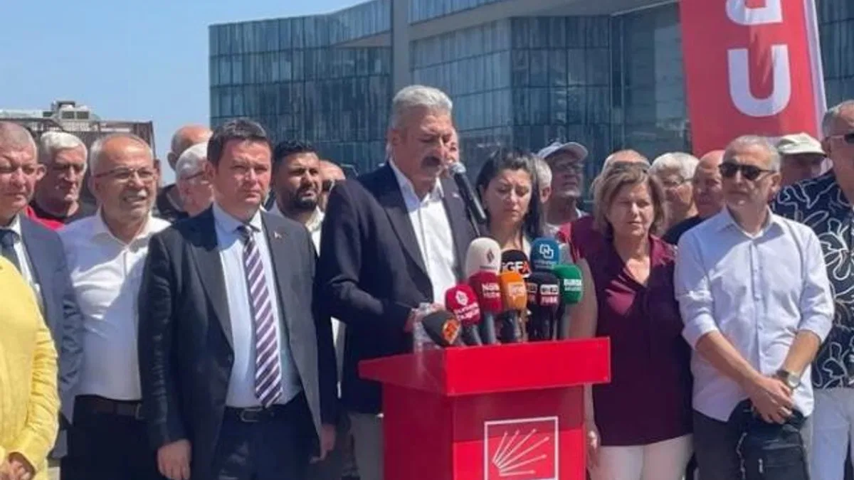Bursa’da Nihat Yeşiltaş eğitim sistemini eleştirdi