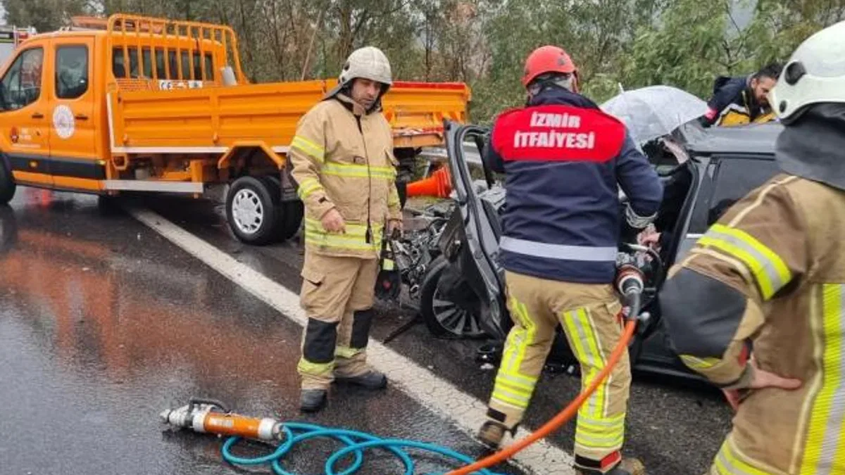 İzmir’de zincirleme trafik kazasına itfaiyeden hızlı müdahale