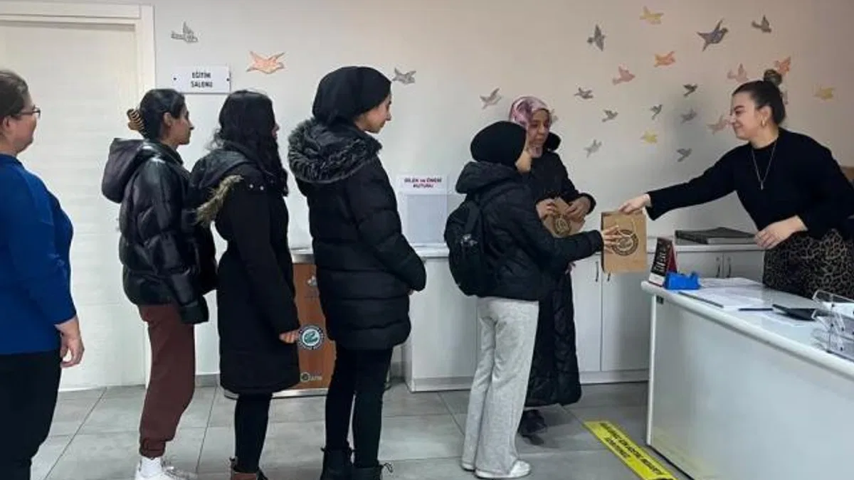 Eskişehir’de hijyenik ped desteğine devam
