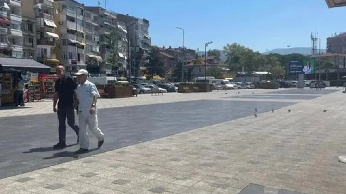 Gemlik’te sahil bölgesi yenilendi