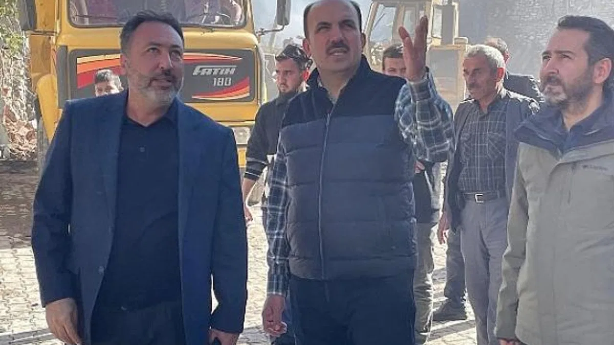 Başkan Altay ve AK Parti Konya Milletvekili Özer, Doğanbey’de Çıkan Yangın Sonrası Bölgeyi Ziyaret Etti