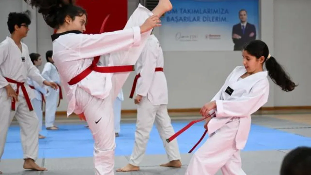 İzmir Bornova’da taekwondocuların kuşak heyecanı