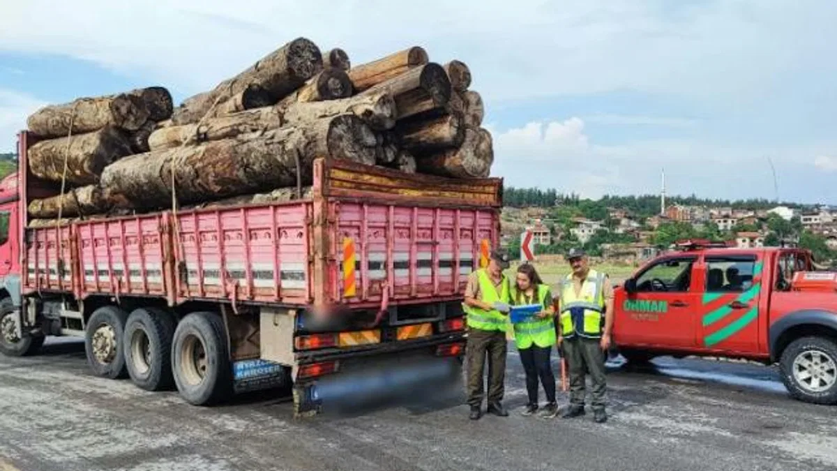 Bursa İnegöl’de orman ürünü taşıyan kamyonlara denetim