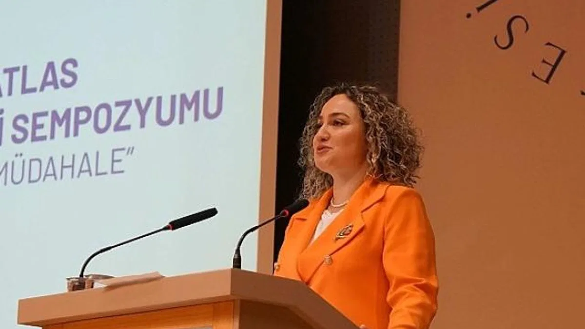 Dünyaya adaptasyonda annenin dokunması ve şefkatli ses tonu etkili oluyor