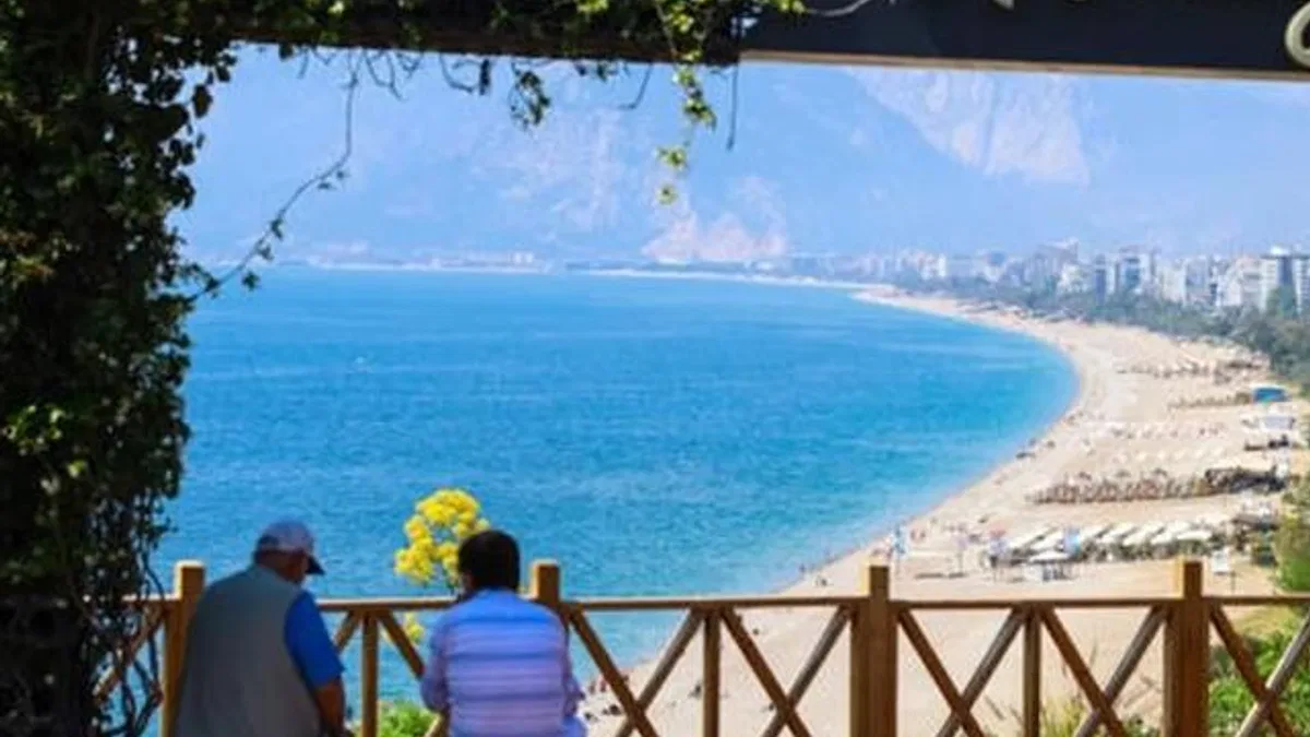 Antalya Konyaaltı Sahili yaza hazır!