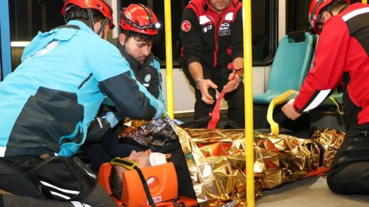 BursaRay hattında gerçeği aratmayan yangın tatbikatı