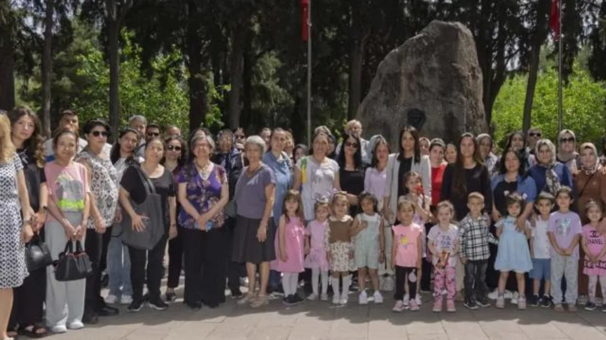 İzmirli annelere en özel kutlama