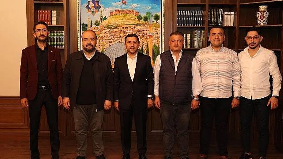 Yeniden Refah Partisi Nevşehir İl Başkanı Abdulgani Altınışık, Nevşehir Belediye Başkanı Rasim Arı’ya ‘hayırlı olsun’ ziyaretinde bulundu