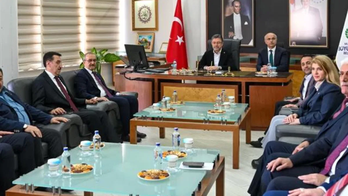 Malatya’da zirai don mağduriyeti! Bakan Yumaklı’dan ilk ziyaret