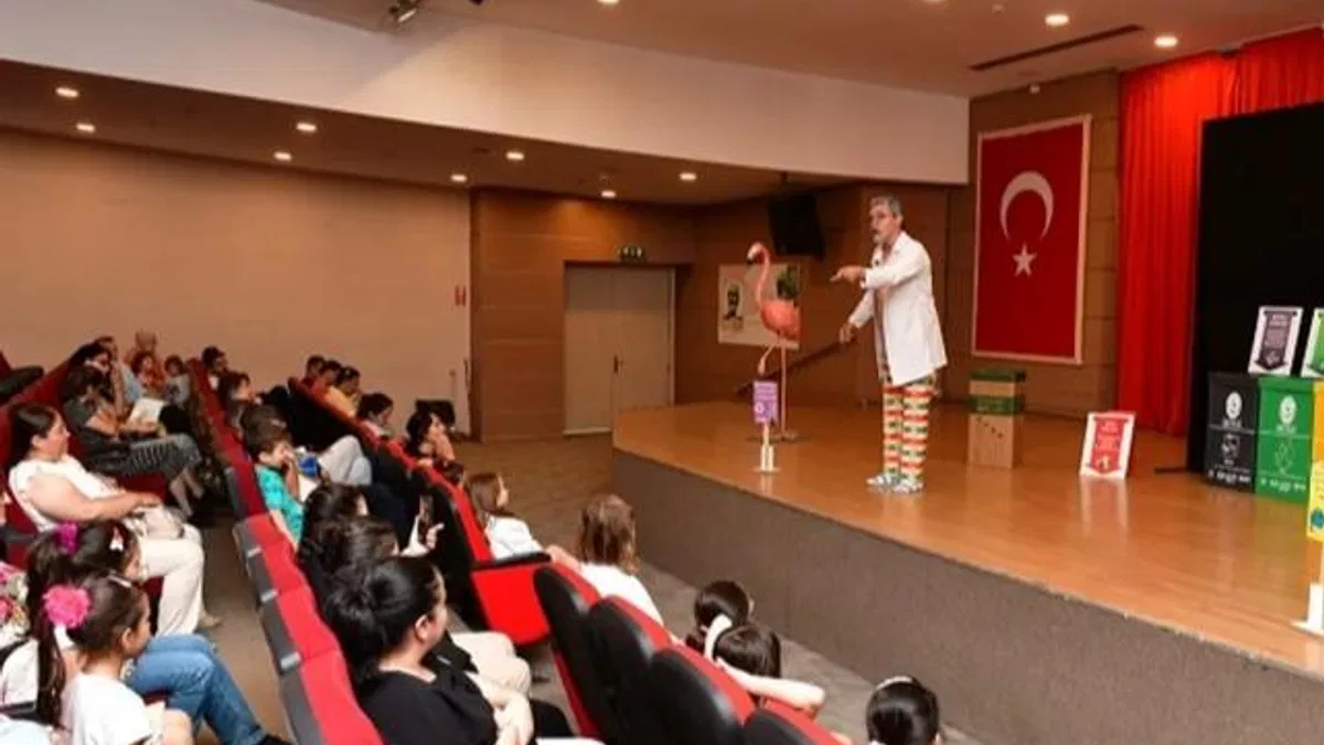 İzmir Çiğli’de çocuklara geri dönüşüm bilinci oyunla aşılandı
