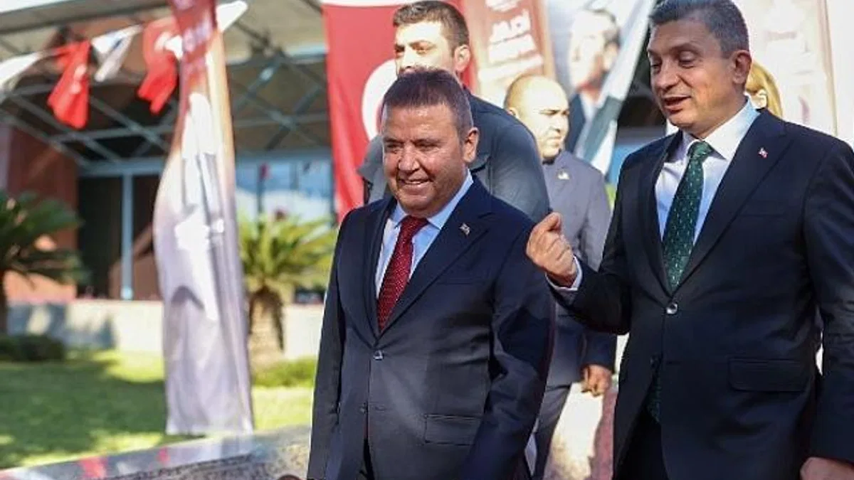 Antalya Valisi Şahin’den Antalya Kitap Fuarı’na ziyaret Cumhuriyet ve kitap coşkusu bir arada