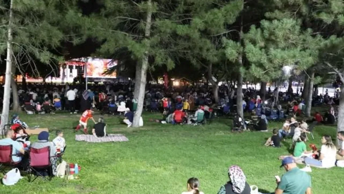 Kayseri Melikgazi’de açık havada sinema keyfi