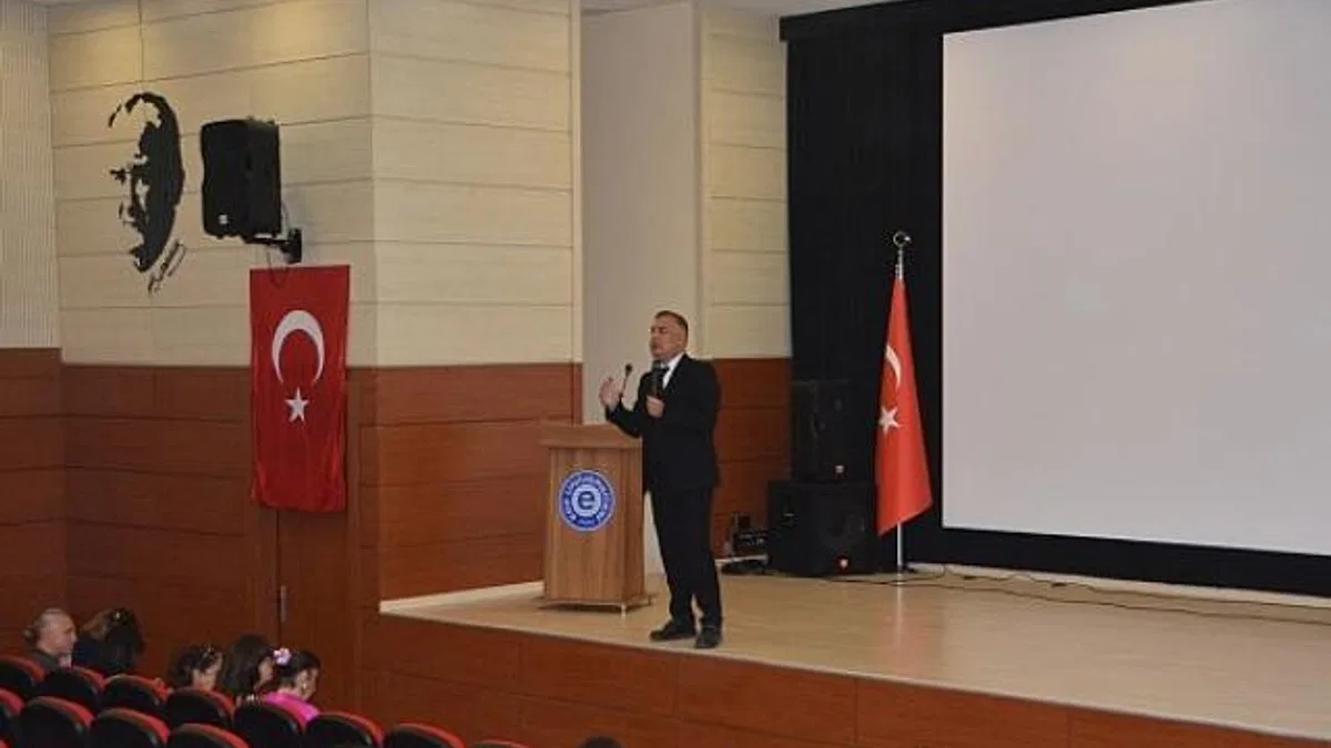 Dekan Prof. Dr. Gültekin yeni iletişimcilere “Hoş Geldiniz” dedi