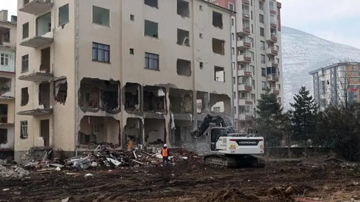 Kayseri Talas’ta yapılar sesle yıkılıyor