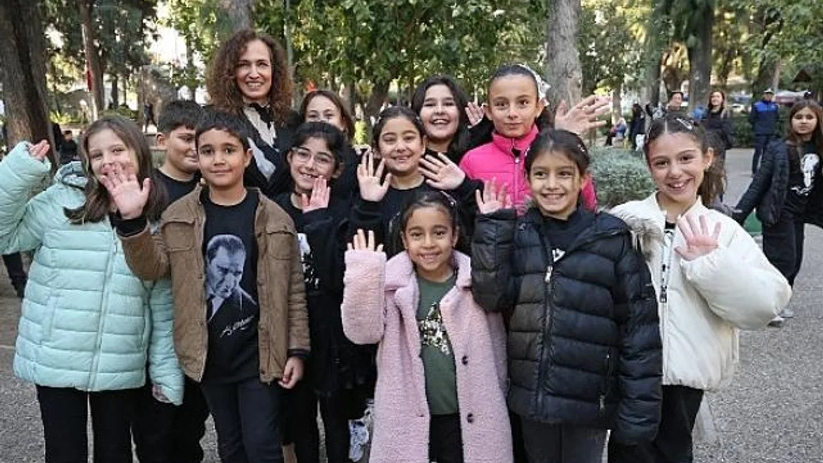 Karşıyaka’da hayat durdu; kalpler Atatürk için attı!